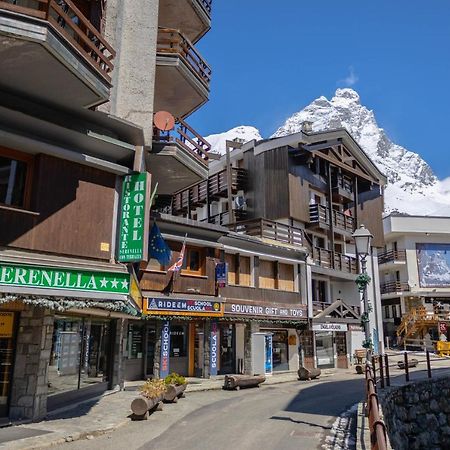 Hotel & Ristorante Serenella Breuil-Cervinia Exterior photo