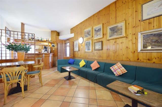 Hotel & Ristorante Serenella Breuil-Cervinia Exterior photo